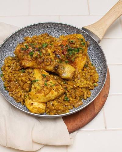 Pollo con fárfalaj